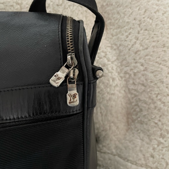 Louis Vuitton canvas and leather messenger bag - Picture 10 of 12